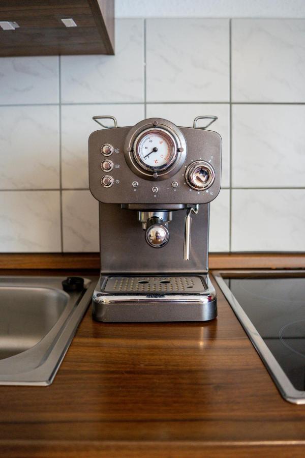 2R Apartment Perfect For Families! Kitchen - Parking - Netflix ドレスデン エクステリア 写真
